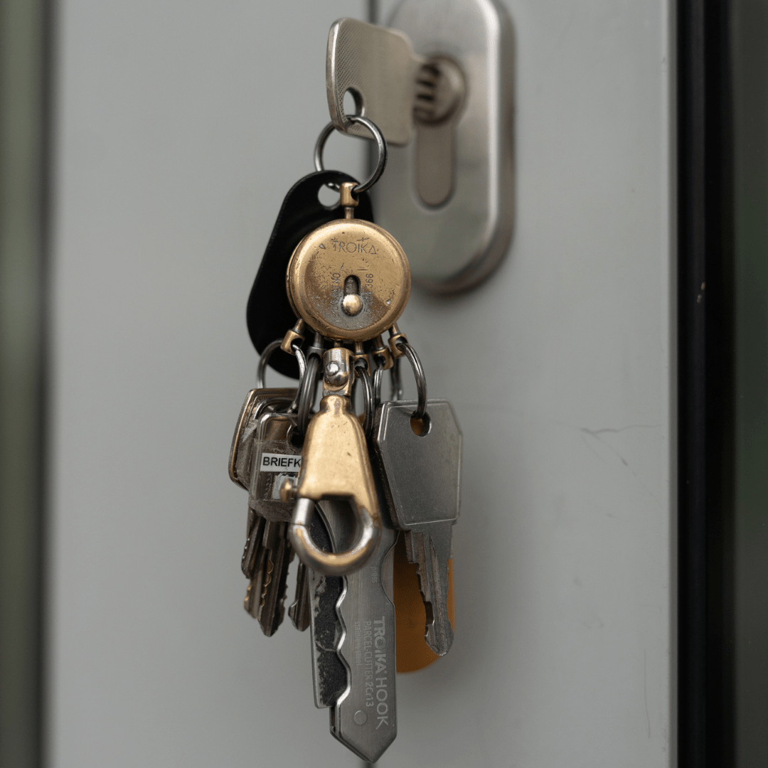 Troika Patent – Porte-Clés Design Rond Chromé Brillant Avec 5 Anneaux Interchangeables Colorés + Mousqueton